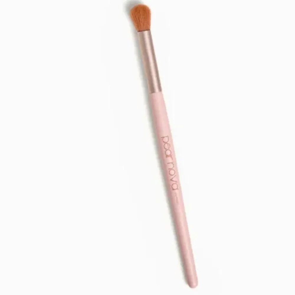 PEAR NOVA Lid Focus Sweep Brush
